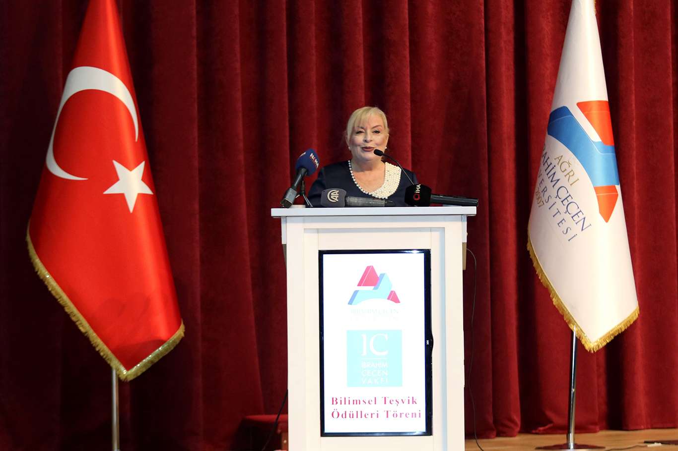 AİÇÜ’de Bilimsel Teşvik Ödülleri Töreni yapıldı